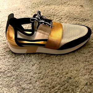 Black, and rose gold Steven madden sneakers rarely worn